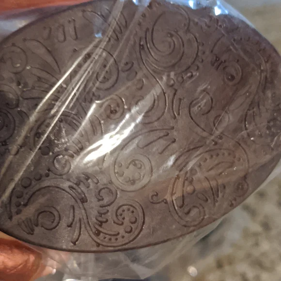 Beautiful embossed cranberry relish honey soaps - Picture 5 of 5